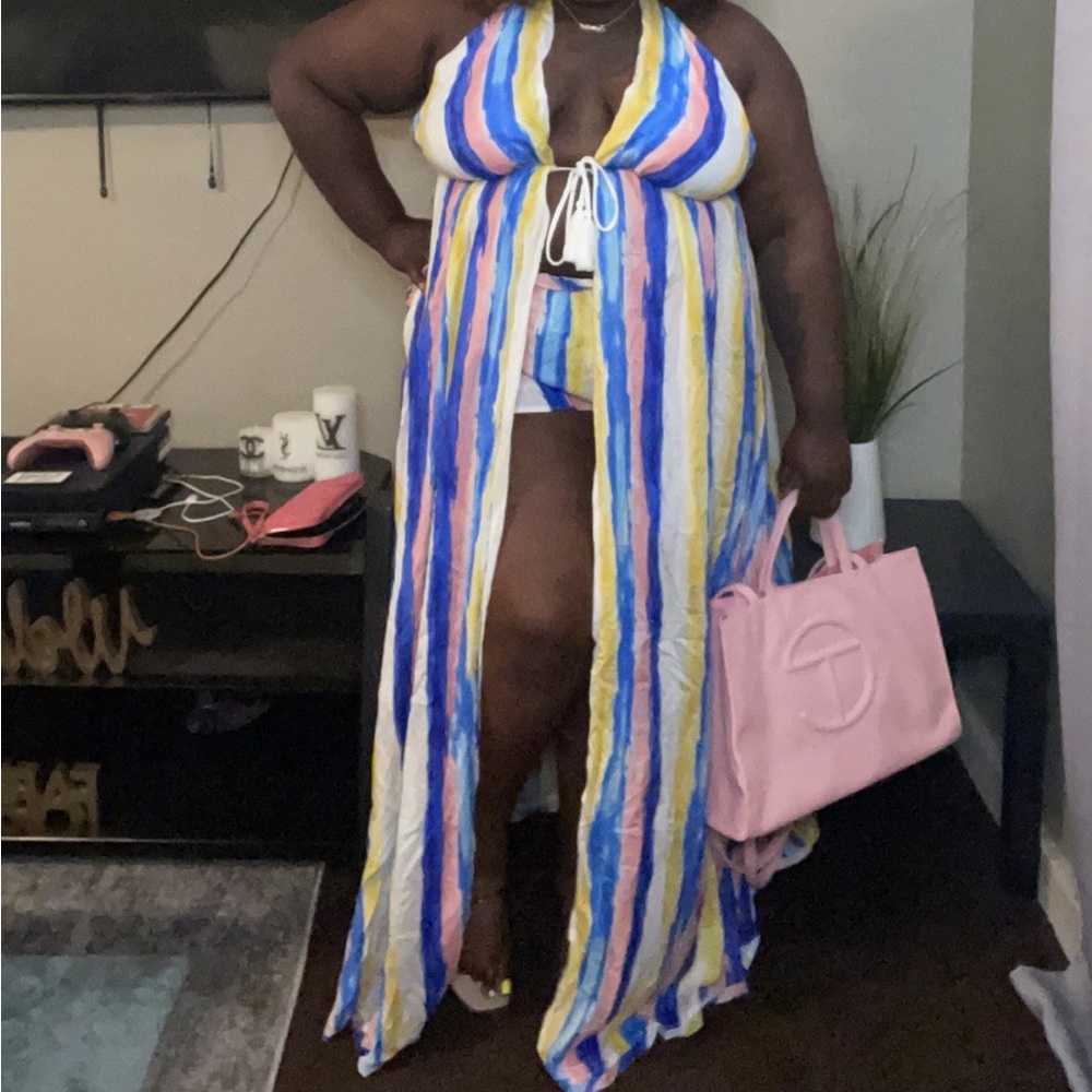 2 piece multi colored set from fashion nova, great for the spring.Only worn once
